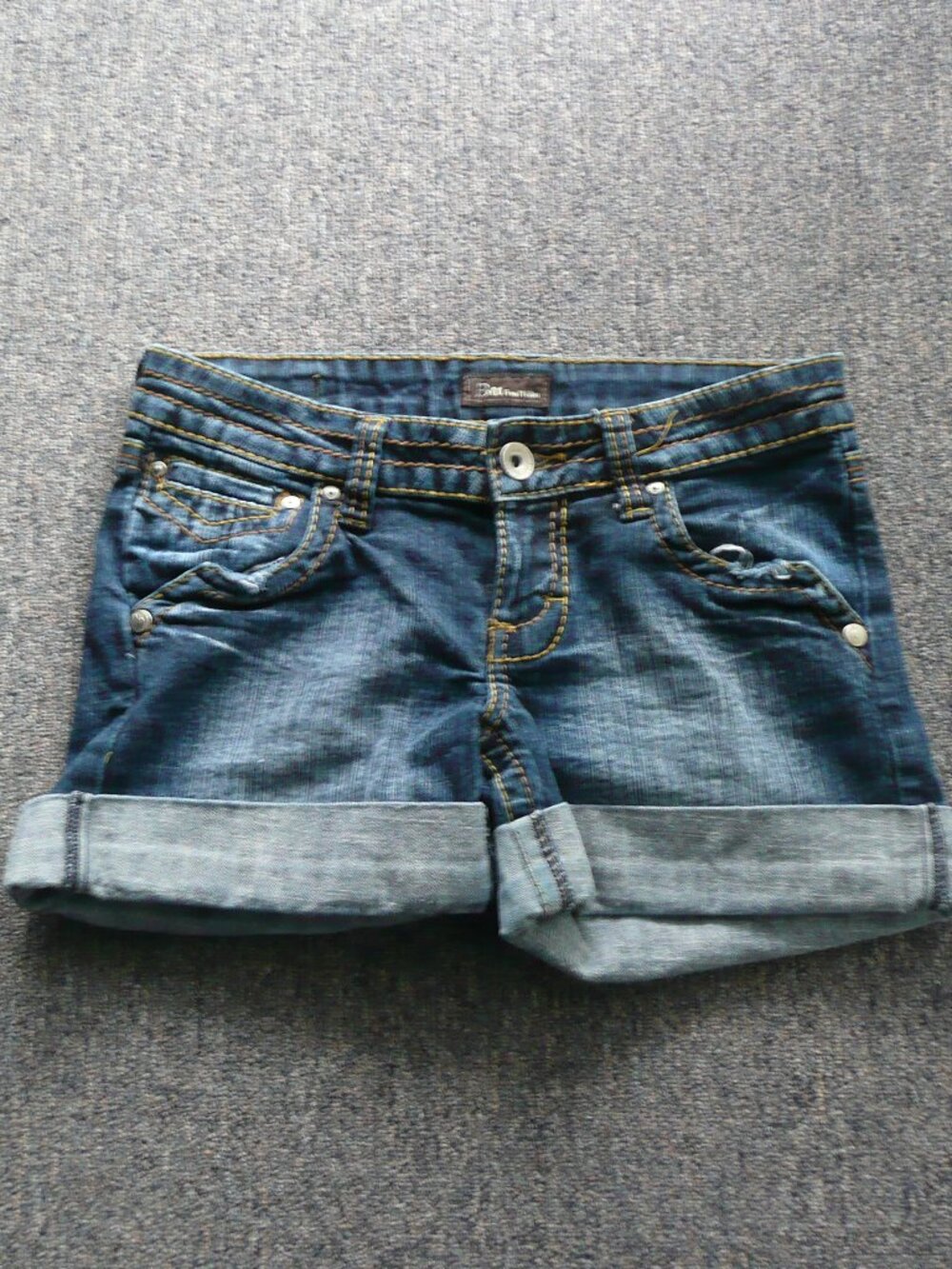 Women’s Bu From Malibu blue cuffed hem jean shorts size Junior 5